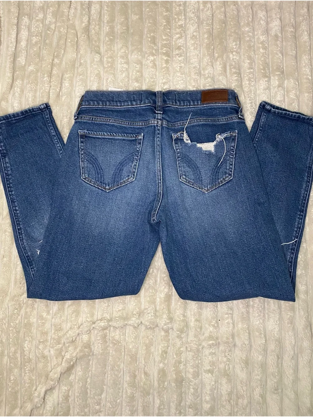 Hollister Women's Distressed Dark Wash Low-Rise Crop Boyfriend Jeans Size 1R 25